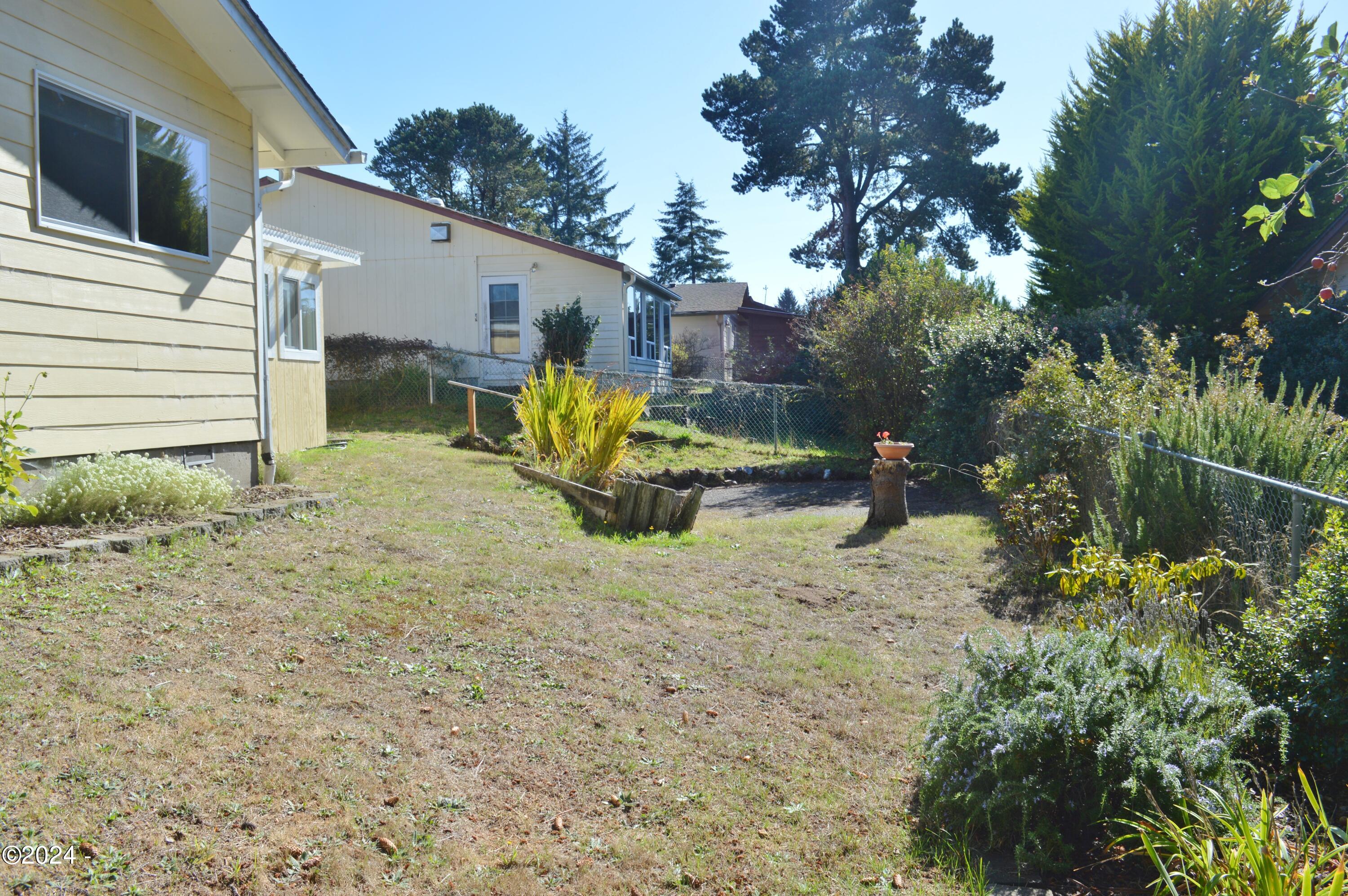 1010 Southeast Rolph Court Waldport, OR 97394 - Photo 19 of 24 1010 SE Rolph Ct Waldport 026