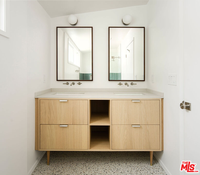 11368 Berwick Street Los Angeles, CA 90049 - Photo 16 of 27 a utility room with dryer and washer
