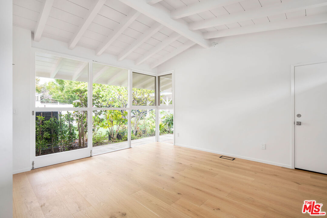 11368 Berwick Street Los Angeles, CA 90049 - Photo 20 of 27 a view of an empty room with a window