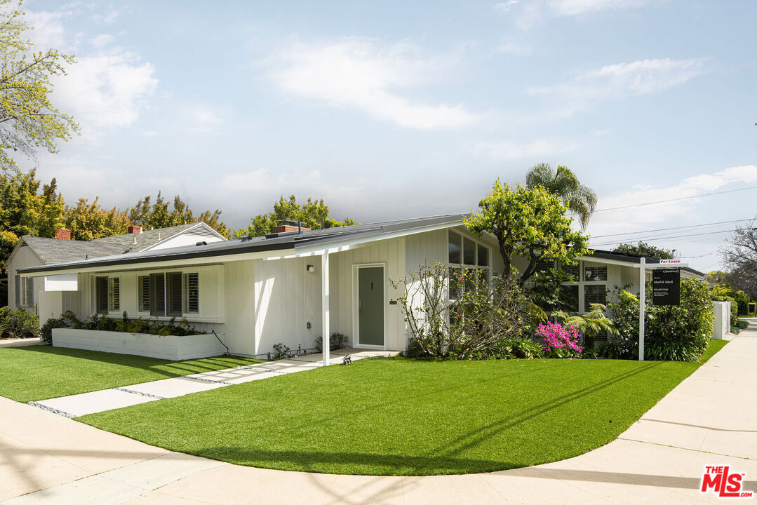 11368 Berwick Street Los Angeles, CA 90049 - Photo 27 of 27 a view of outdoor space and yard
