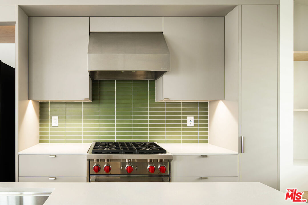 11368 Berwick Street Los Angeles, CA 90049 - Photo 10 of 27 a bathroom with a sink and a bathtub