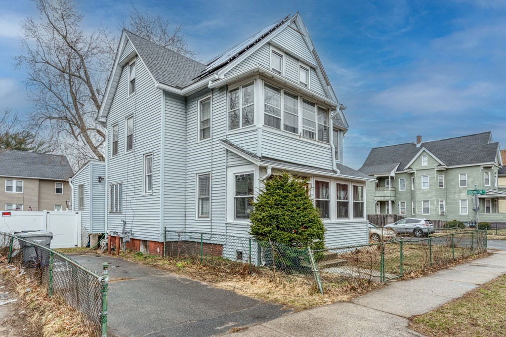 22 Pasadena Street Springfield, MA 01108 - Photo 2 of 25 Gallery Image 2