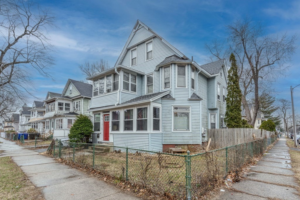22 Pasadena Street Springfield, MA 01108 - Photo 3 of 25 Gallery Image 3
