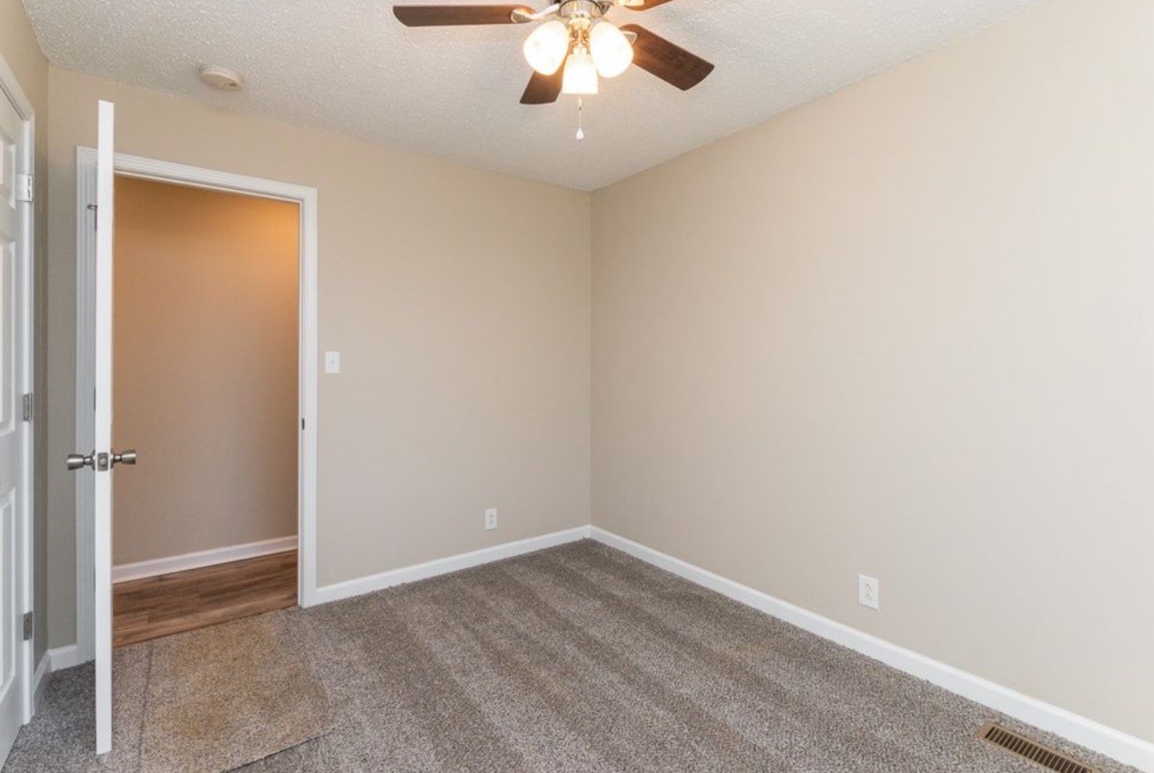 816 Garrettsburg Road Clarksville, TN 37042 - Photo 17 of 34