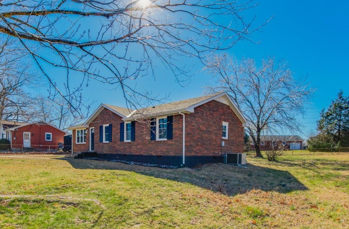 816 Garrettsburg Road Clarksville, TN 37042 - Photo 5 of 34