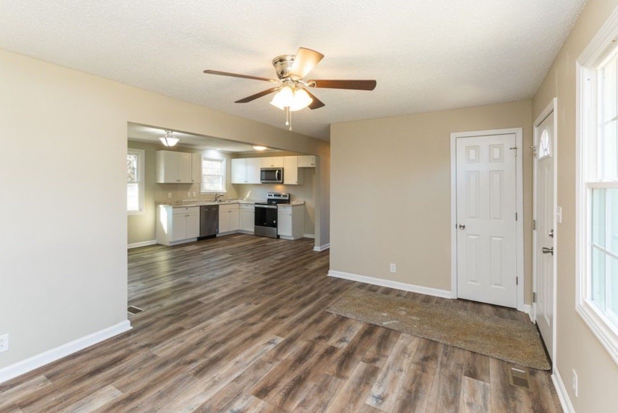 816 Garrettsburg Road Clarksville, TN 37042 - Photo 6 of 34