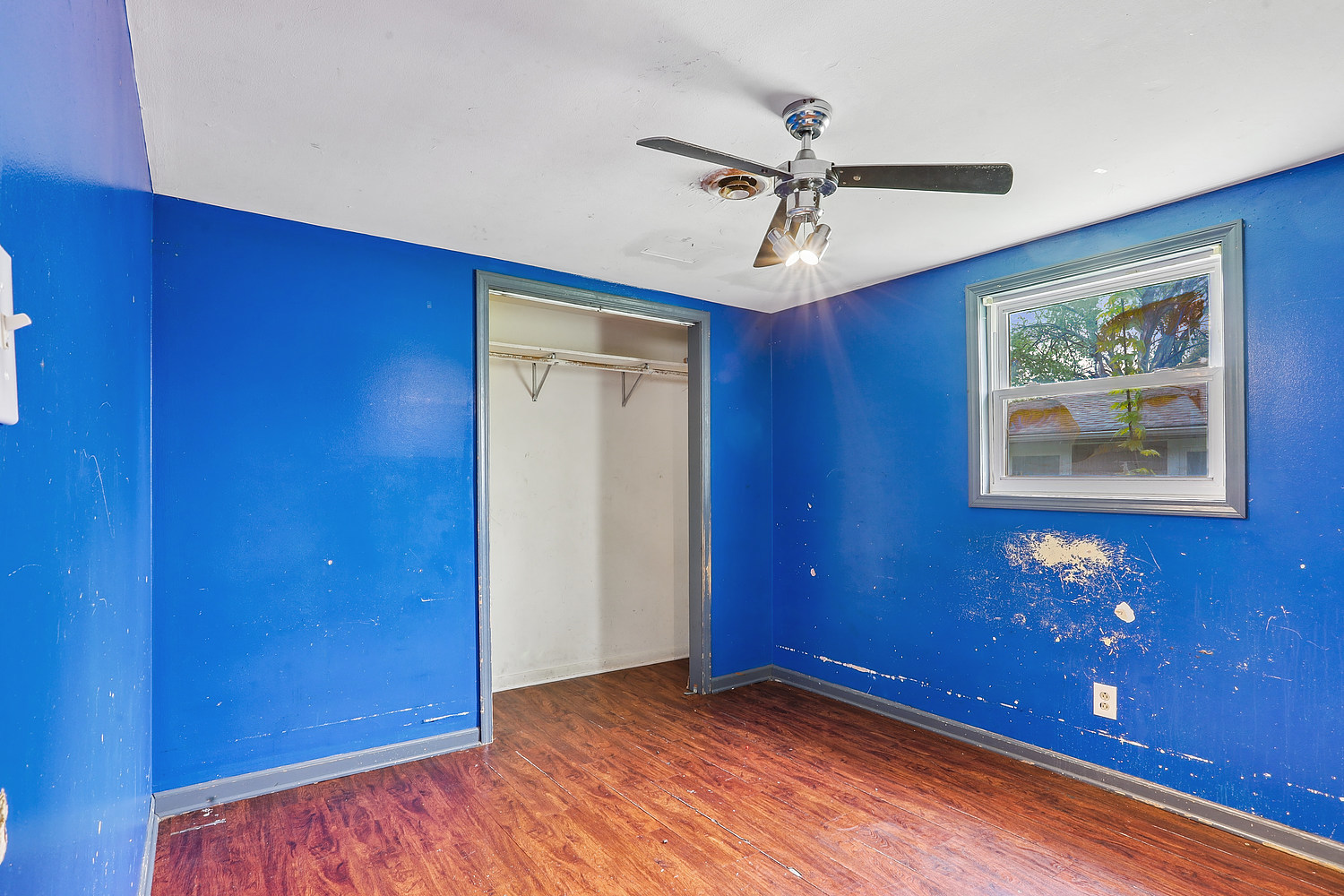26835 South Linden Lane Crete, IL 60417 - Photo 6 of 13 a view of an empty room with a fan