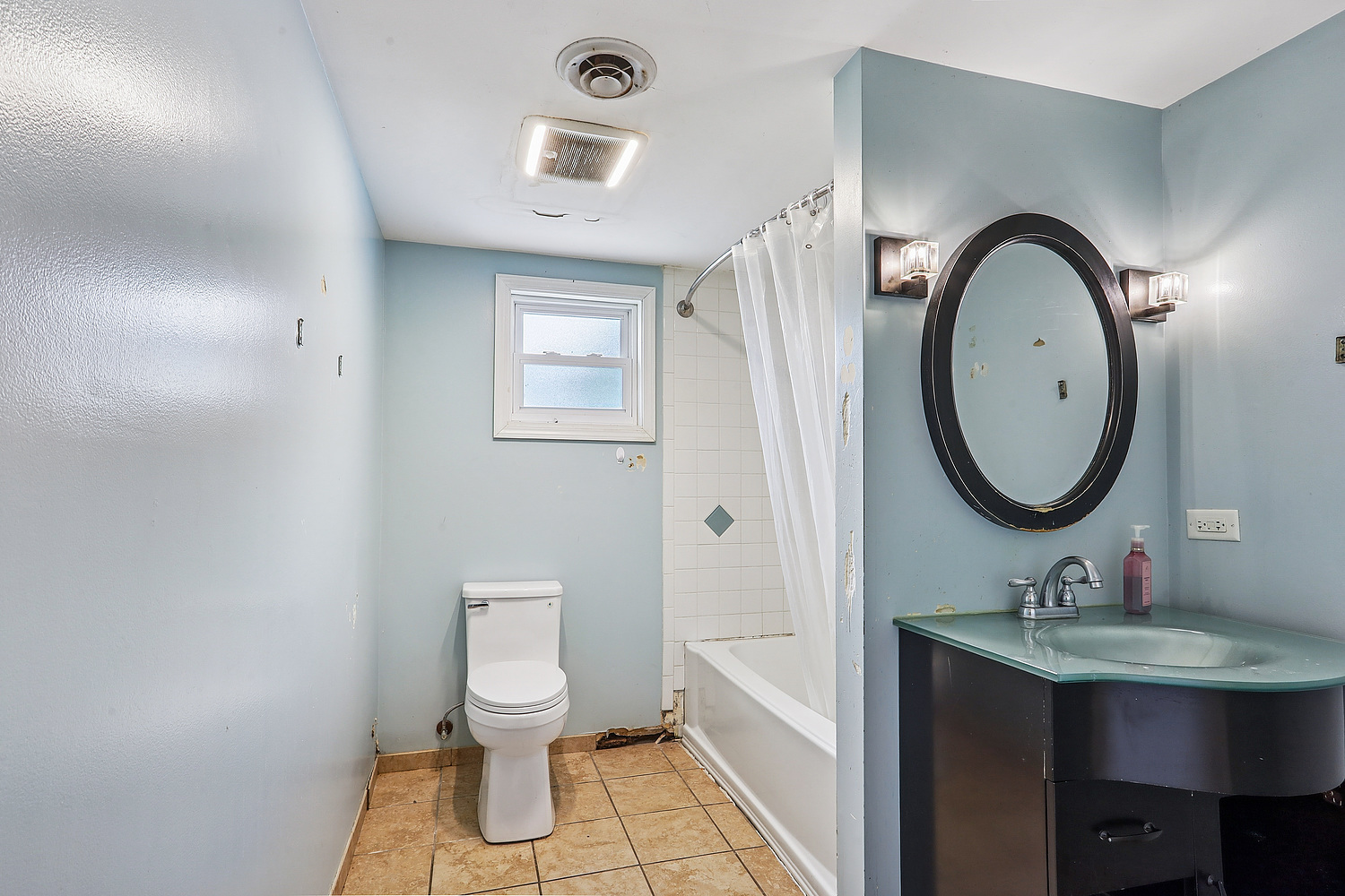 26835 South Linden Lane Crete, IL 60417 - Photo 7 of 13 a bathroom with a toilet a sink and mirror