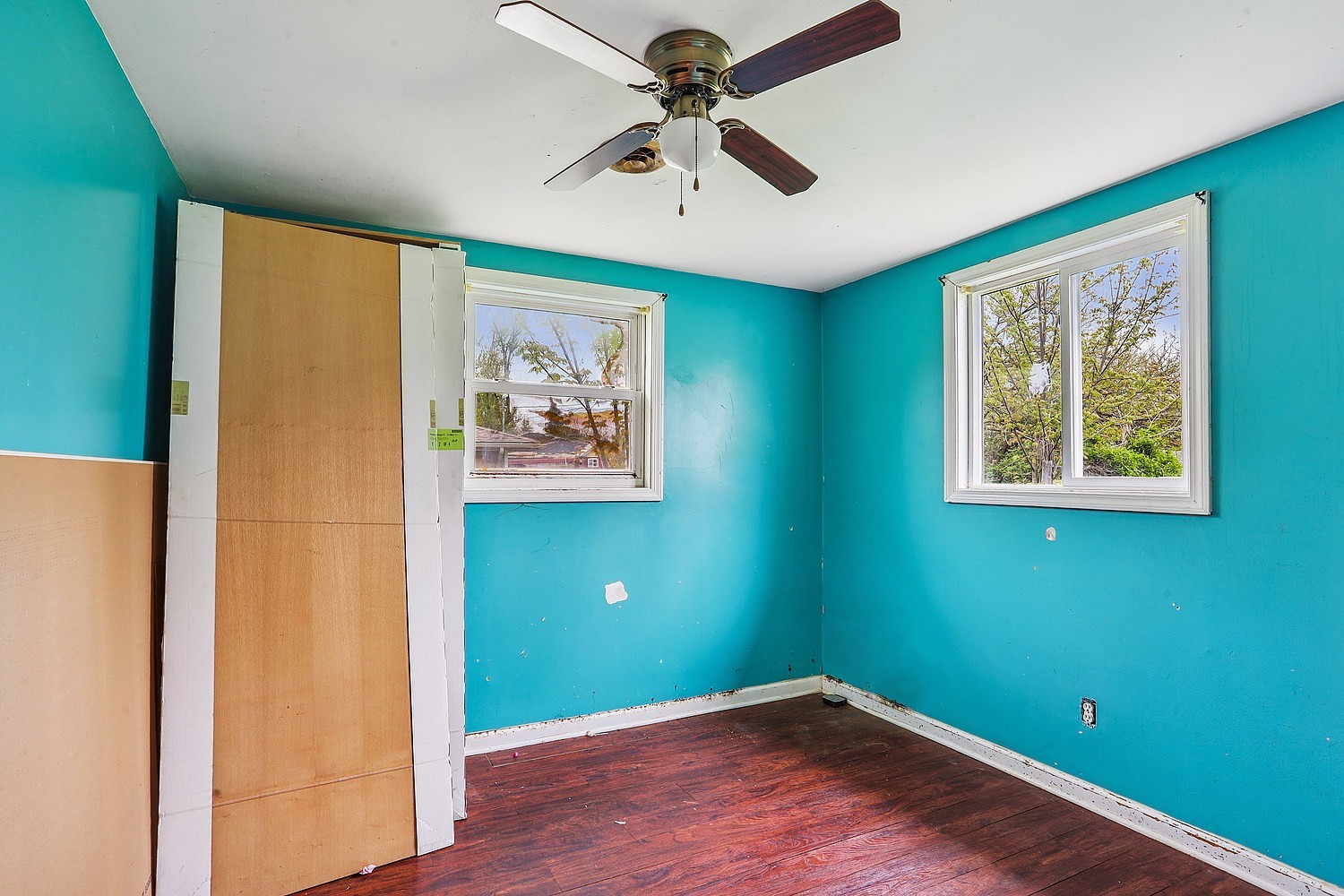 26835 South Linden Lane Crete, IL 60417 - Photo 9 of 13 a view of a big room with wooden floor and windows