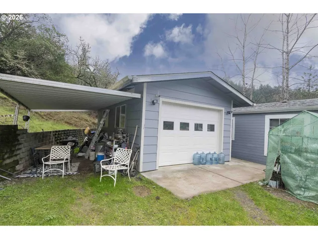 $269,999 | 424 Aker Drive, Myrtle Creek, OR 97457