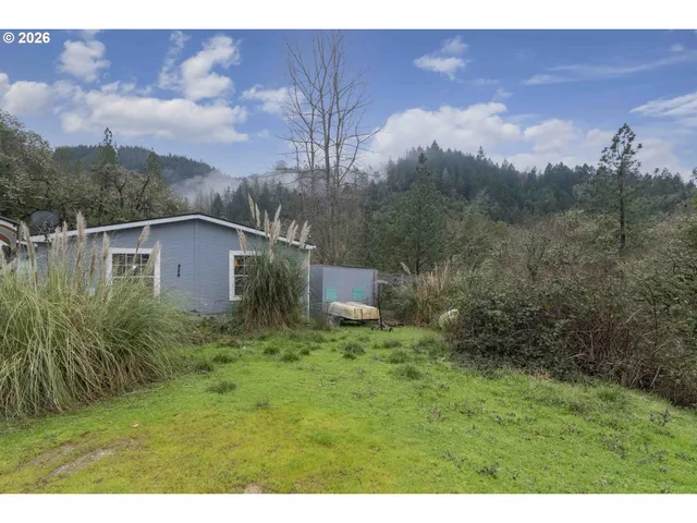 $269,999 | 424 Aker Drive, Myrtle Creek, OR 97457