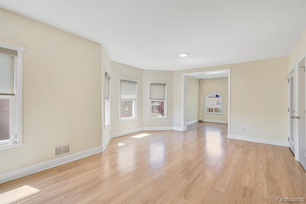 2950 Field Street Detroit, MI 48214 - Photo 15 of 48