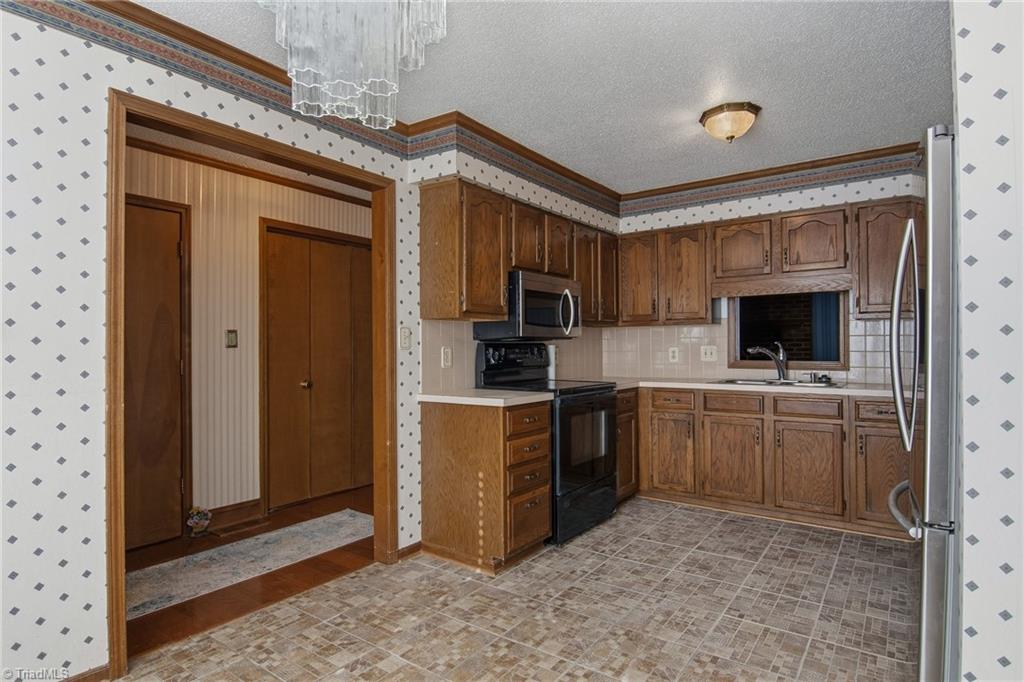213 Ridgehaven Drive Winston-Salem, NC 27104 - Photo 11 of 32