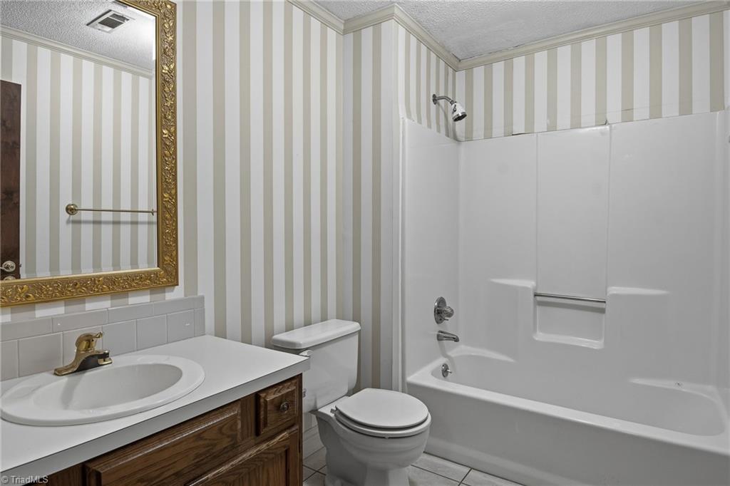 213 Ridgehaven Drive Winston-Salem, NC 27104 - Photo 28 of 32
