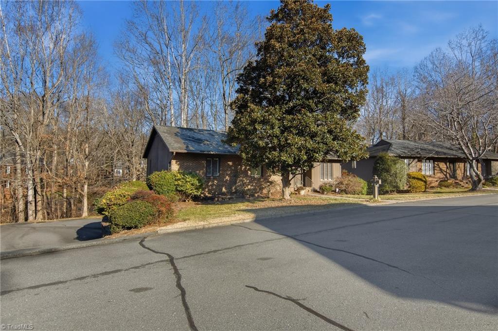 213 Ridgehaven Drive Winston-Salem, NC 27104 - Photo 3 of 32