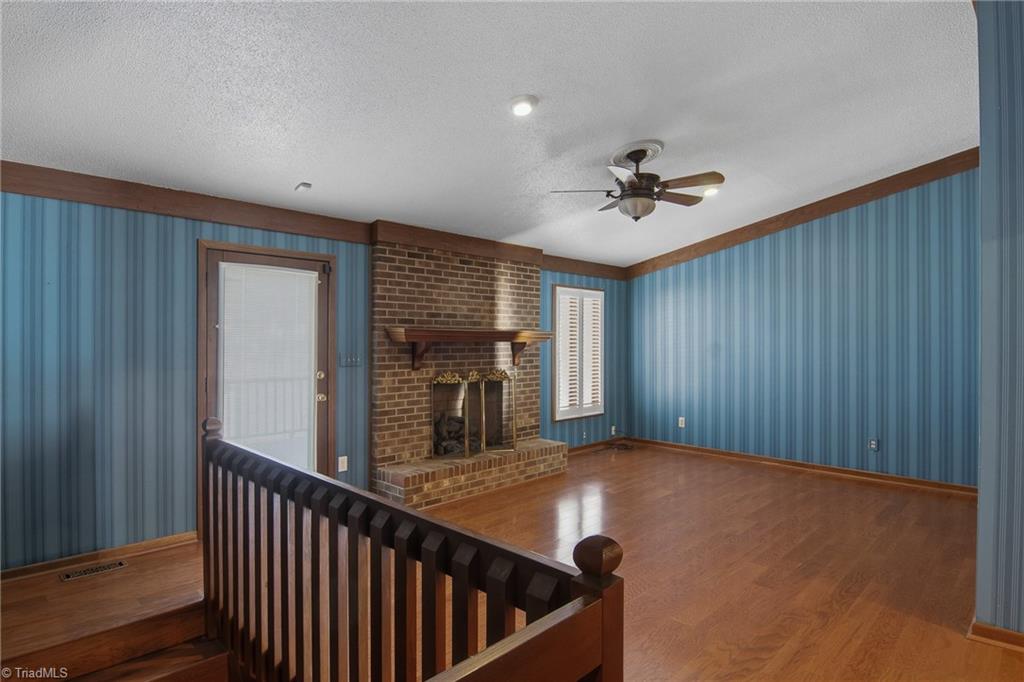 213 Ridgehaven Drive Winston-Salem, NC 27104 - Photo 4 of 32