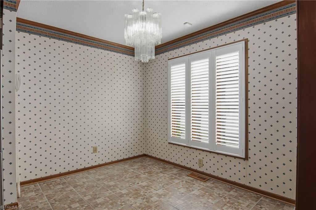 213 Ridgehaven Drive Winston-Salem, NC 27104 - Photo 10 of 32