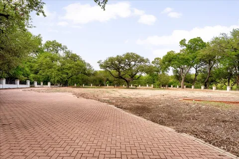 a view of road with a yard