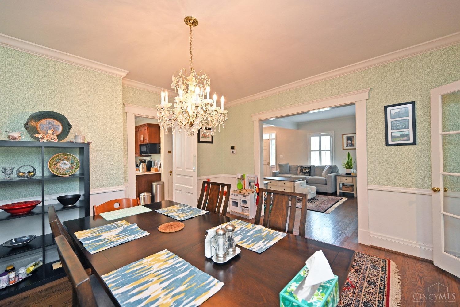 6900 Drake Road Cincinnati, OH 45243 - Photo 9 of 44