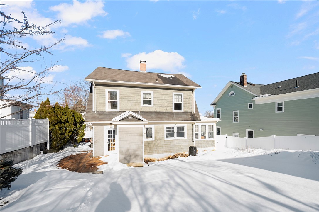 51 Wilcox Avenue Pawtucket, RI 02860 - Photo 4 of 31