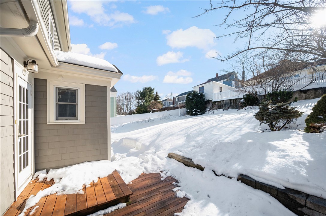 51 Wilcox Avenue Pawtucket, RI 02860 - Photo 5 of 31