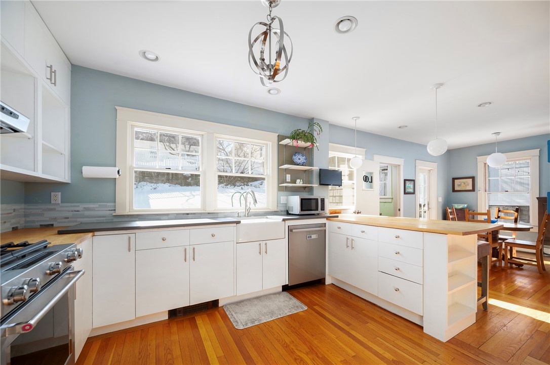 51 Wilcox Avenue Pawtucket, RI 02860 - Photo 7 of 31