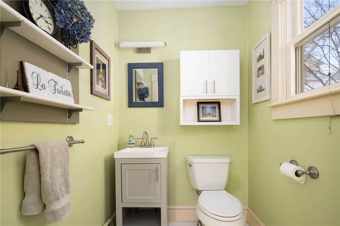 51 Wilcox Avenue Pawtucket, RI 02860 - Photo 8 of 31