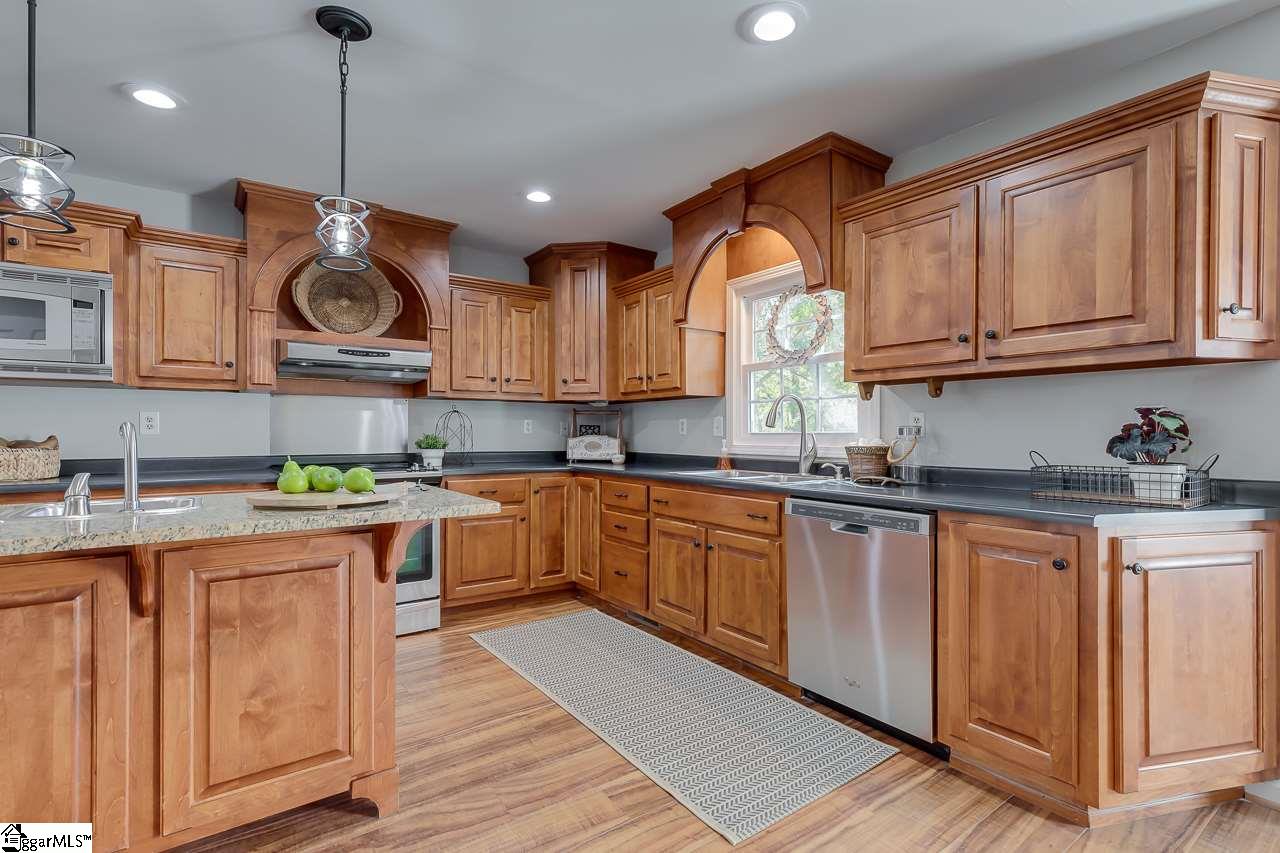 716 Hammett Road Greer, SC 29650 - Photo 12 of 30 Gallery Image 12