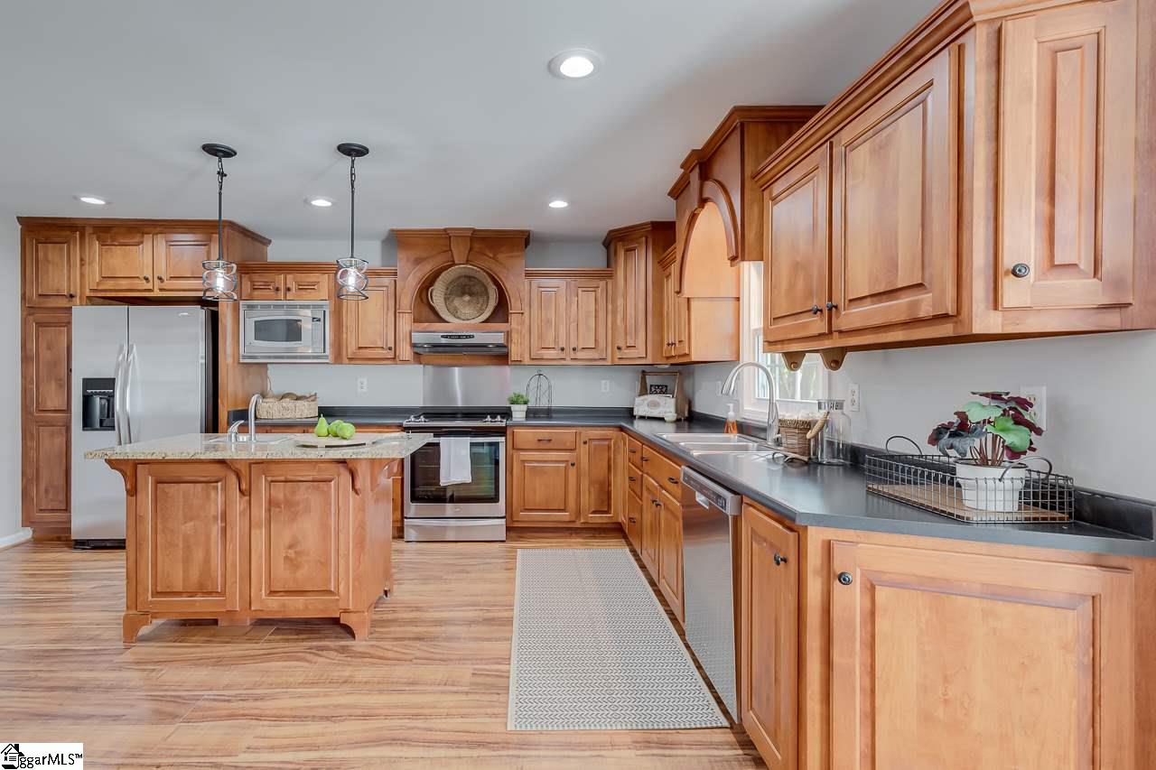 716 Hammett Road Greer, SC 29650 - Photo 13 of 30 Gallery Image 13