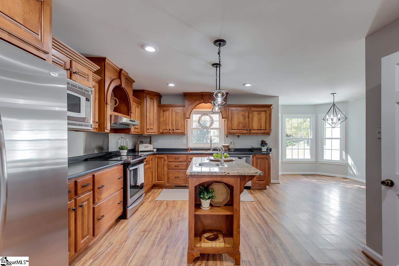 716 Hammett Road Greer, SC 29650 - Photo 14 of 30 Gallery Image 14