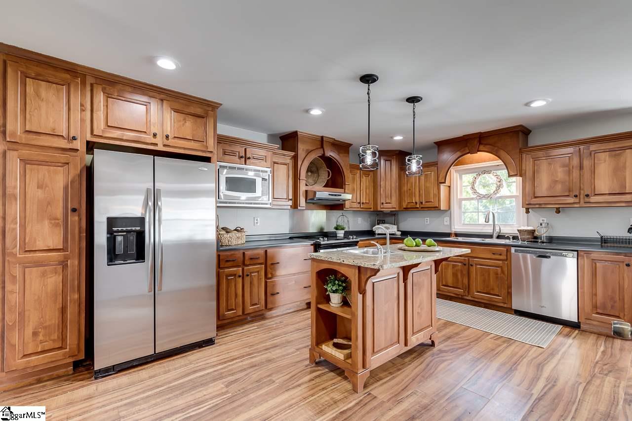 716 Hammett Road Greer, SC 29650 - Photo 15 of 30 Gallery Image 15