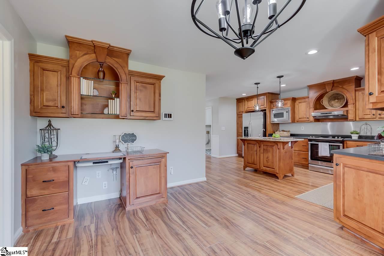 716 Hammett Road Greer, SC 29650 - Photo 17 of 30 Gallery Image 17
