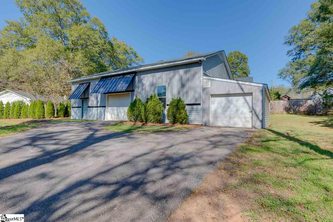 716 Hammett Road Greer, SC 29650 - Photo 4 of 30 Gallery Image 4