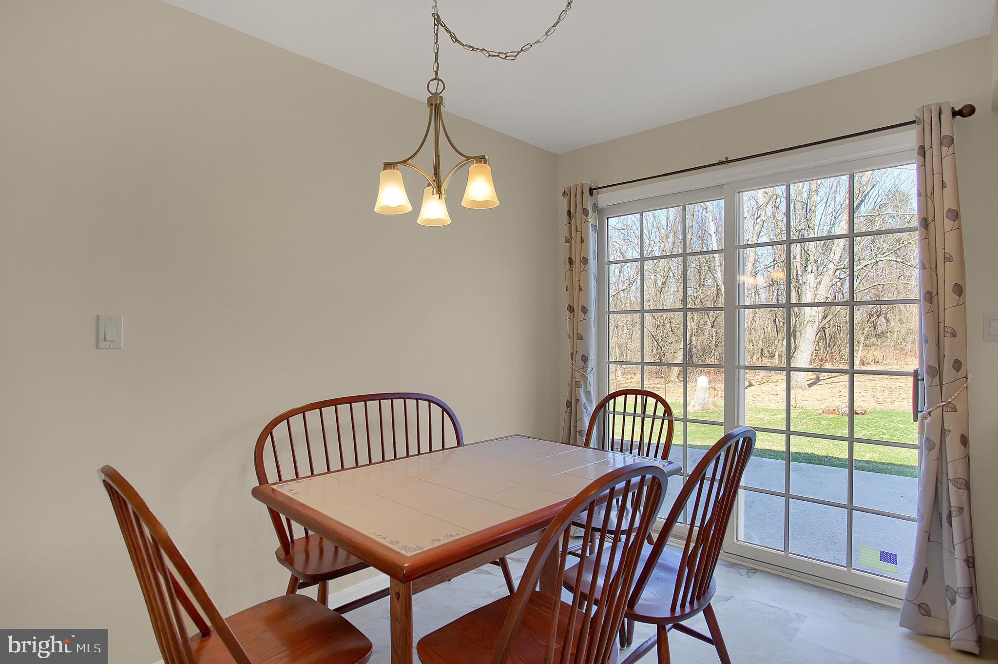 367 Deaven Road Harrisburg, PA 17111 - Photo 11 of 40 Breakfast Area