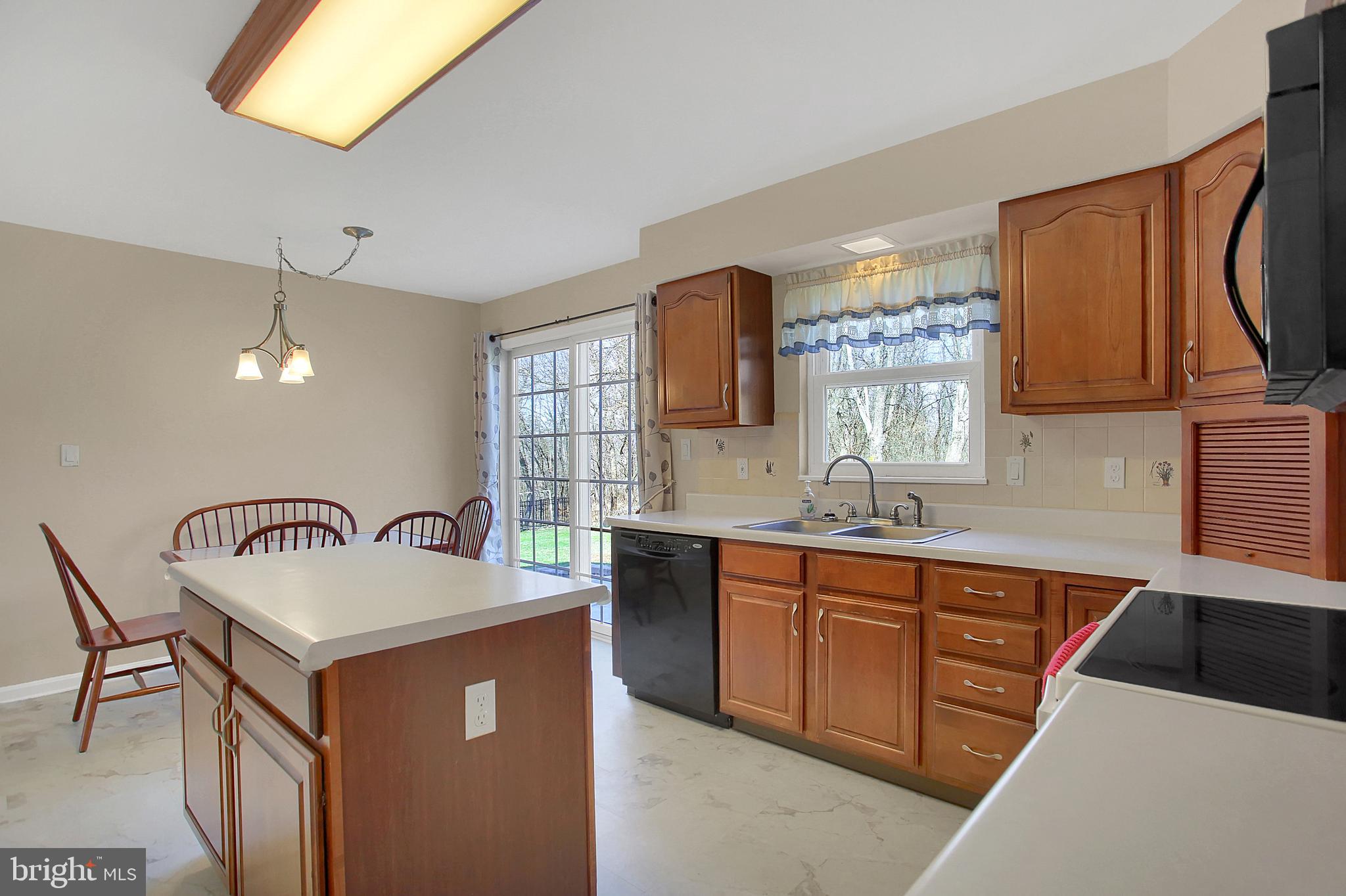 367 Deaven Road Harrisburg, PA 17111 - Photo 13 of 40 Kitchen