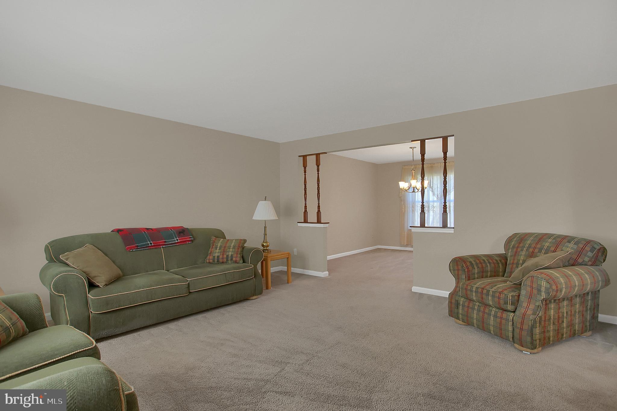 367 Deaven Road Harrisburg, PA 17111 - Photo 4 of 40 Living Room