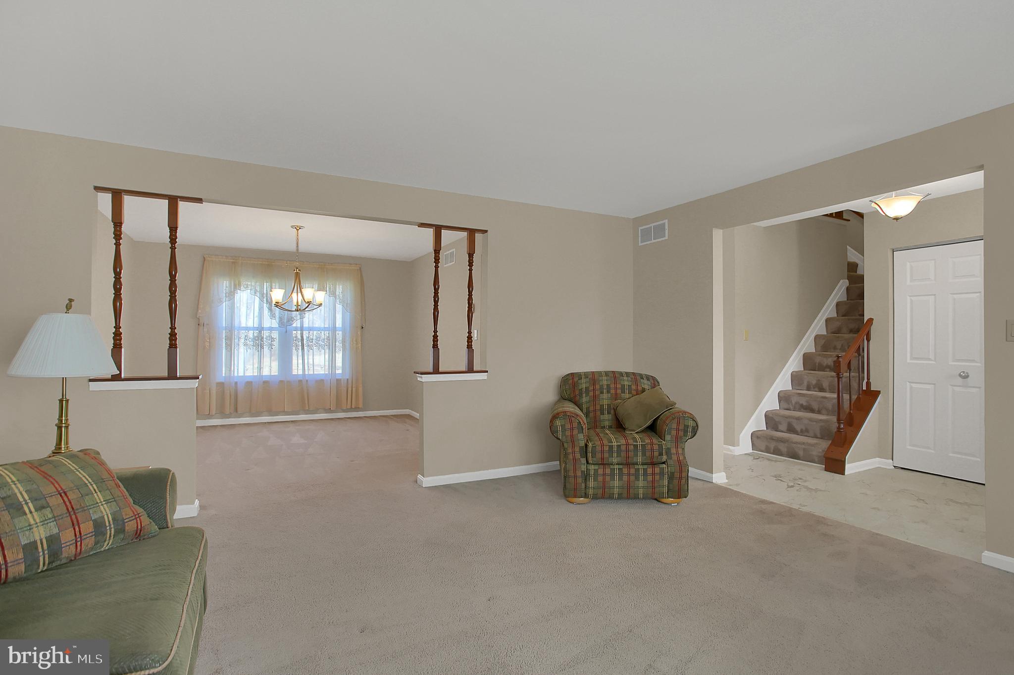 367 Deaven Road Harrisburg, PA 17111 - Photo 5 of 40 Living Room