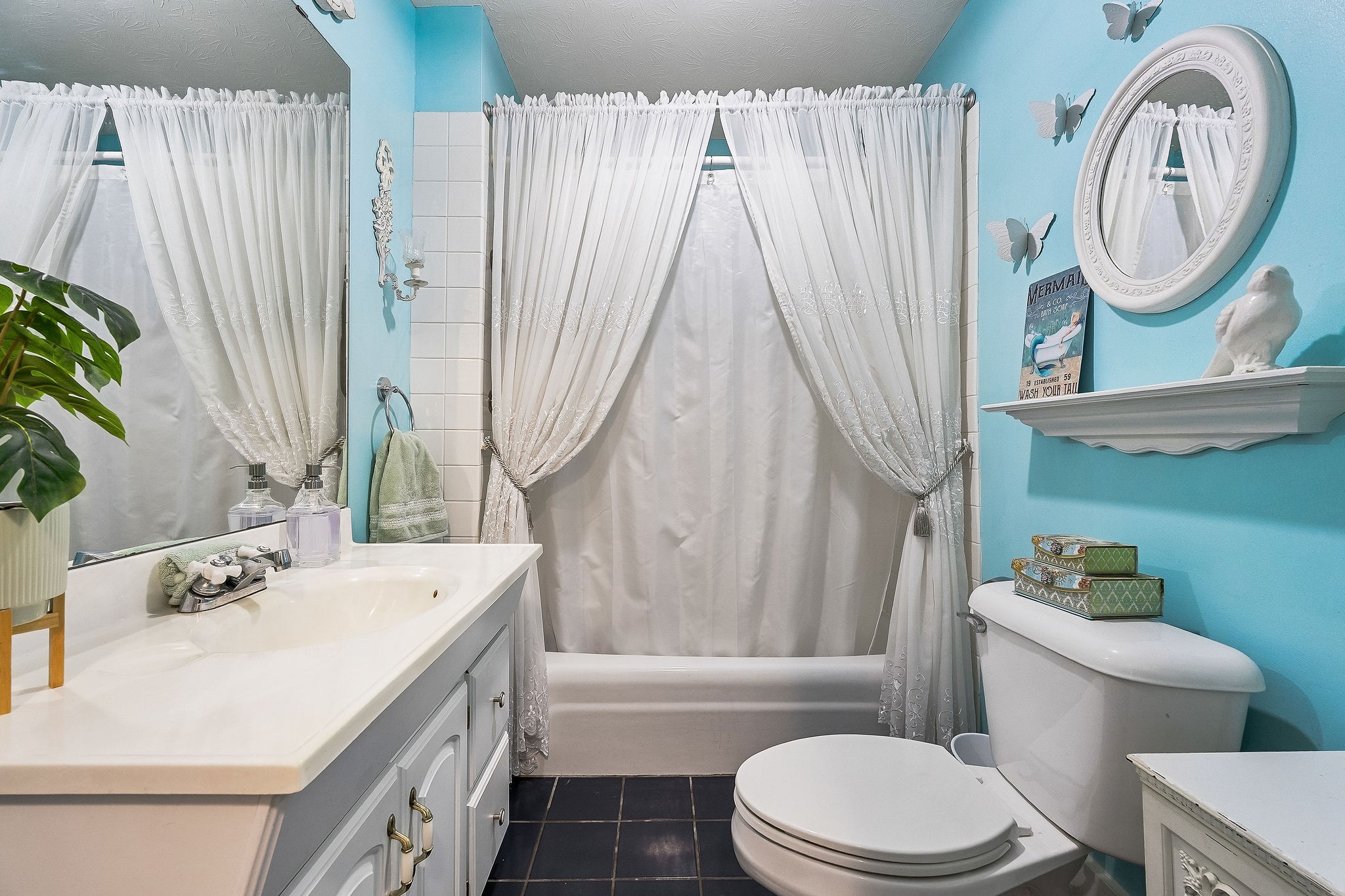 107 North Main Street Sparta, TN 38583 - Photo 40 of 70 a bathroom with a toilet a sink and a mirror
