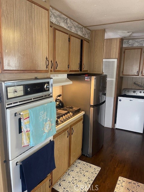 1560 Massachusetts Avenue, Unit 123 Riverside, CA 92507 - Photo 9 of 15 a kitchen with a refrigerator stove and sink