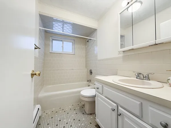 $2,250 | 80 Walnut Street, Unit 402, Canton, MA 02021