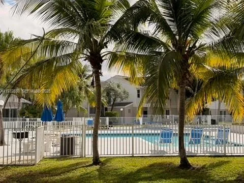 $1,750 | 6755 Northwest 175th Lane, Unit M9, Hialeah, FL 33015