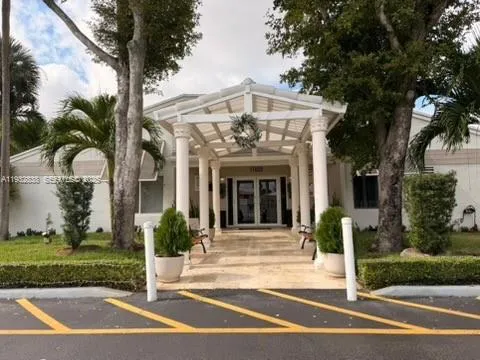 $1,750 | 6755 Northwest 175th Lane, Unit M9, Hialeah, FL 33015