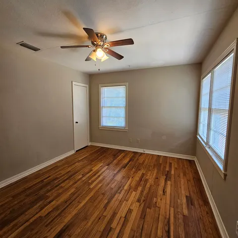 $1,050 | 124 South Franklin Boulevard, Tallahassee, FL 32301