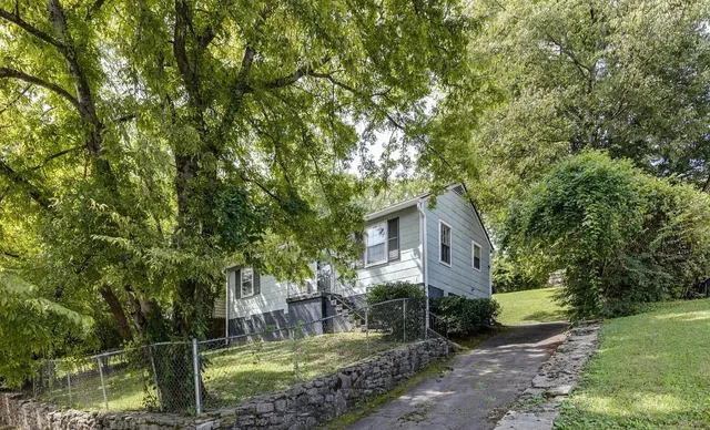 $2,300 | 906 South 14th Street, Nashville, TN 37206