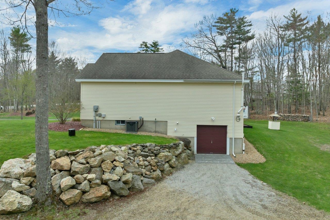 303 Lords Mill Road Epsom, NH 03234 - Photo 8 of 57