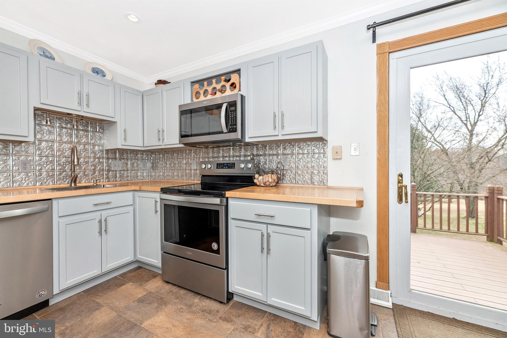 6541 South Clifton Road Frederick, MD 21703 - Photo 13 of 50 Check out backsplash in Kitchen