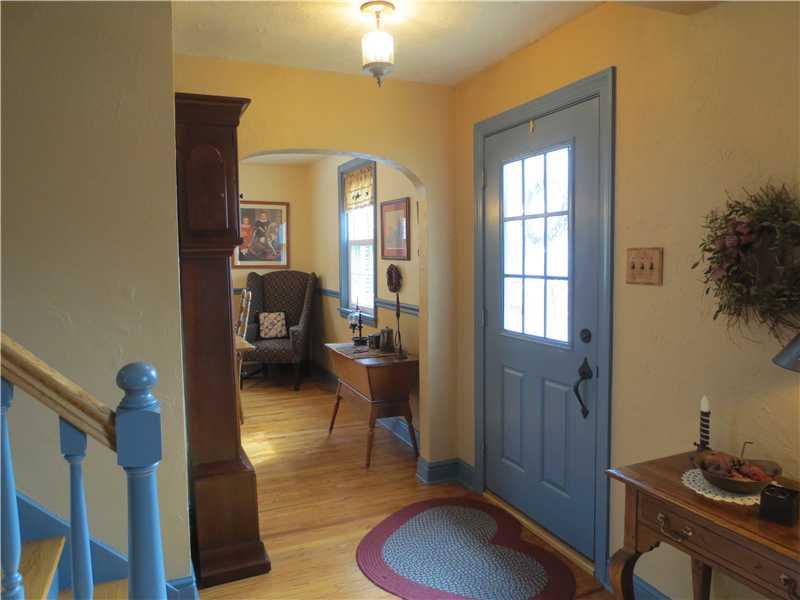 1020 West Sutter Road Glenshaw, PA 15116 - Photo 11 of 22 Entry/Foyer.