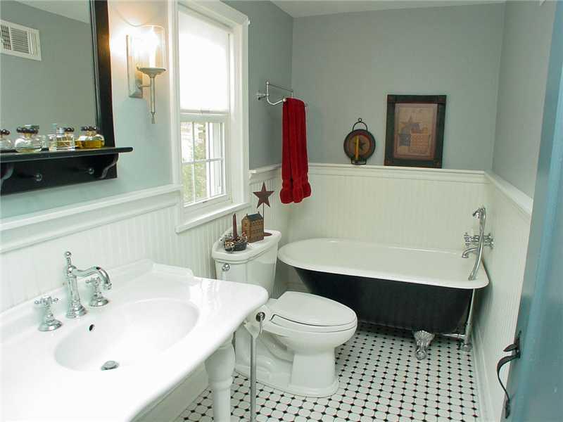 Full Bath. 