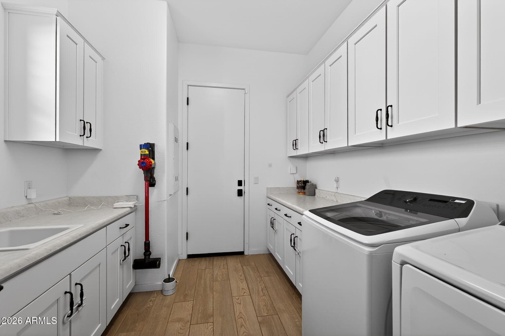 8146 East June Street Mesa, AZ 85207 - Photo 29 of 34 Laundry
