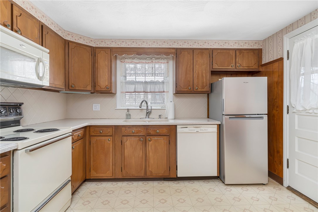 260 Aqueduct Road Cranston, RI 02910 - Photo 15 of 42
